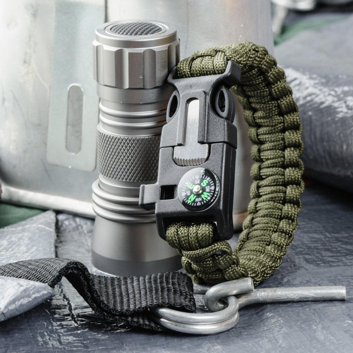 Durable Paracord Survival Bracelet with Compass and Knife